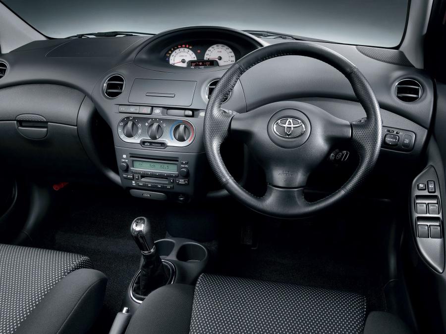  Toyota Vitz RS V Package 2002 года  (фото 2 из 4)